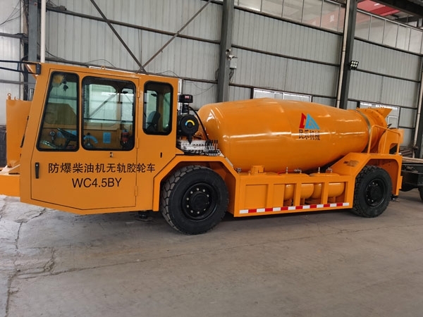 礦用濕噴臺(tái)車(chē)，礦用混凝土泵，礦用攪拌機(jī)發(fā)貨