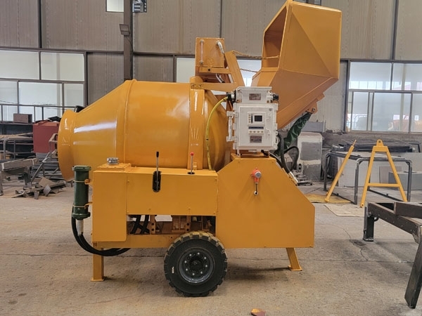 礦用濕噴臺(tái)車(chē)，礦用混凝土泵，礦用攪拌機(jī)發(fā)貨